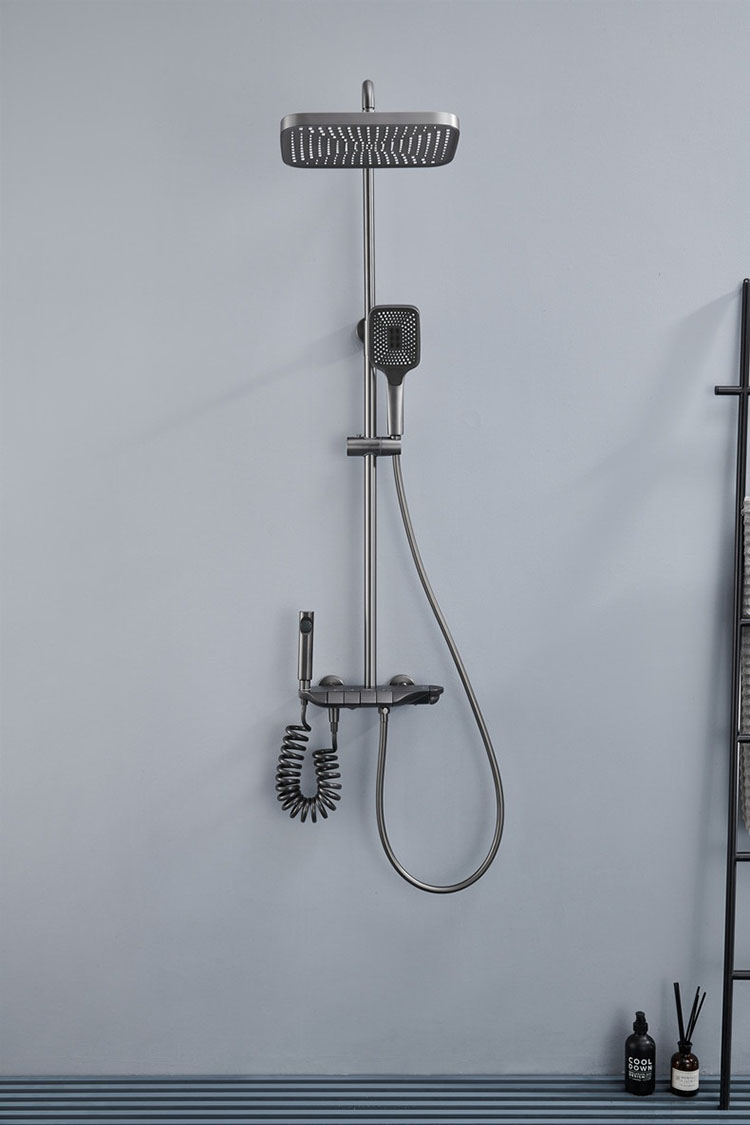 Juego de sistema de ducha termostático con llave de piano para baño expuesto montado en la pared con función de 4 vías