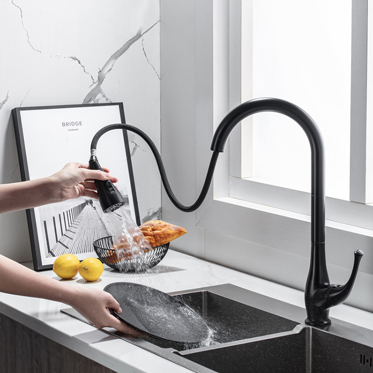 El grifo caliente del fregadero de cocina de la venta 2022 con saca la cocina de cobre amarillo del grifo del rociador